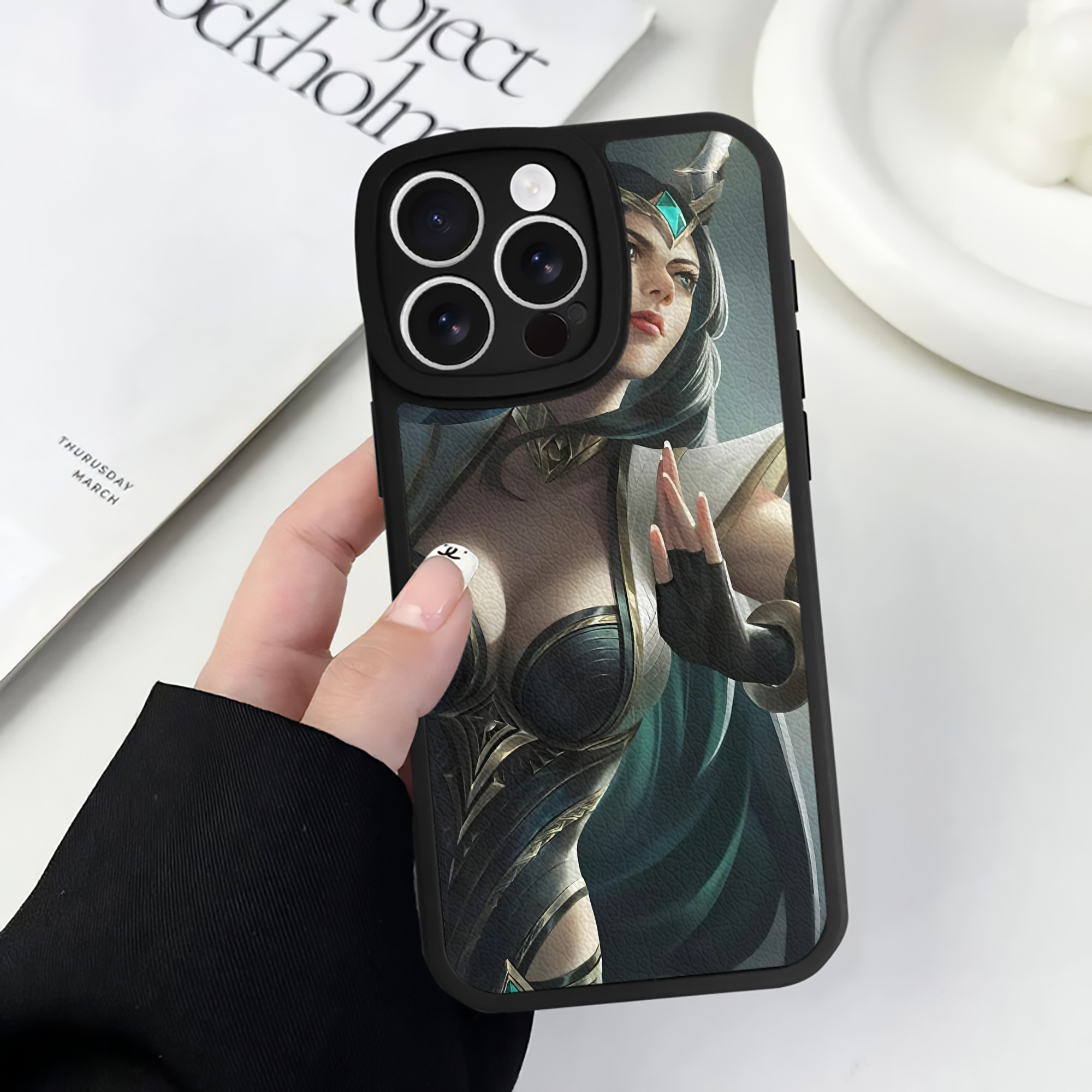 リーグ・オブ・レジェンド League of Legends LOL 【iPhone 16シリーズ対応】シリコンスマホケース（レザー調） 材質：シリコン